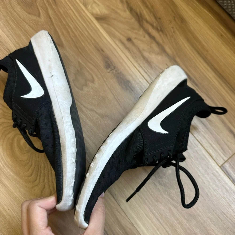 Nike shoelace shoes